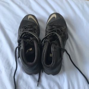 Lebron Zoom Soldier 8’s Black Size 11.5
